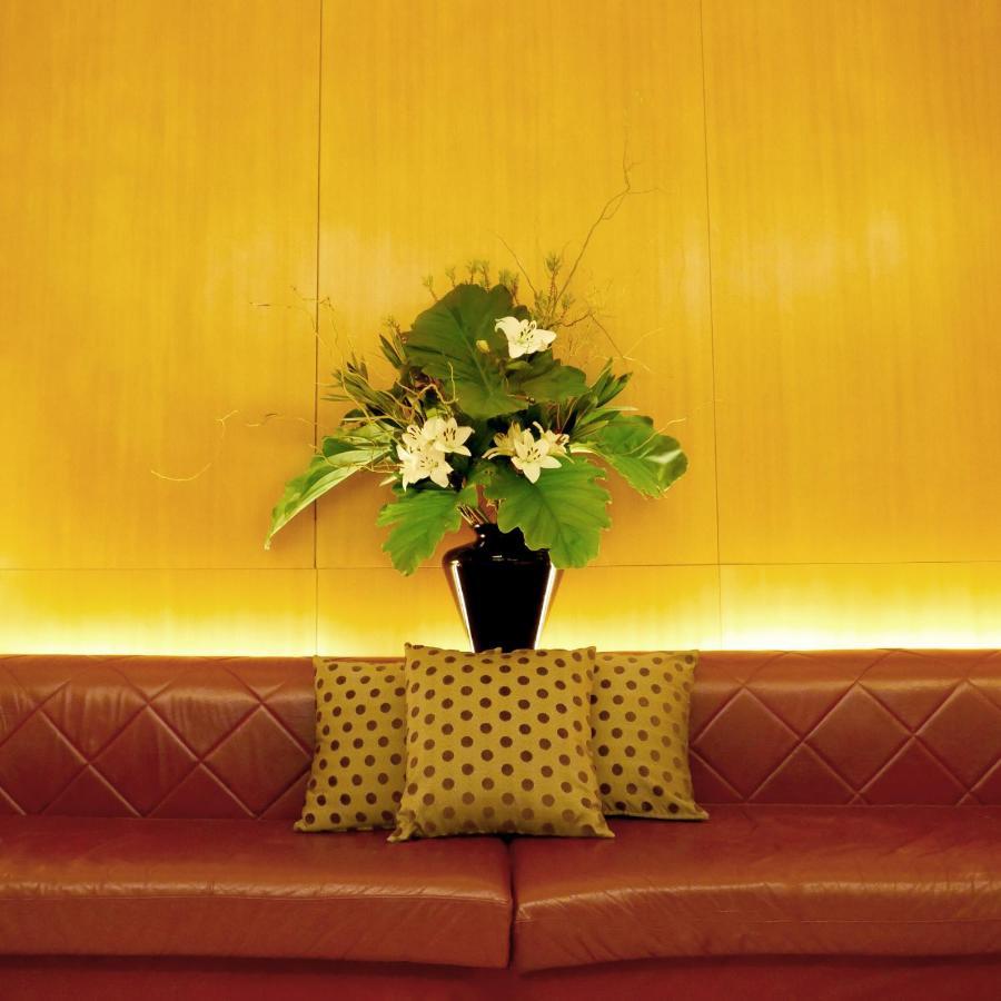 725 Continental Hotel Buenos Aires Eksteriør bilde A flower arrangement in a hotel