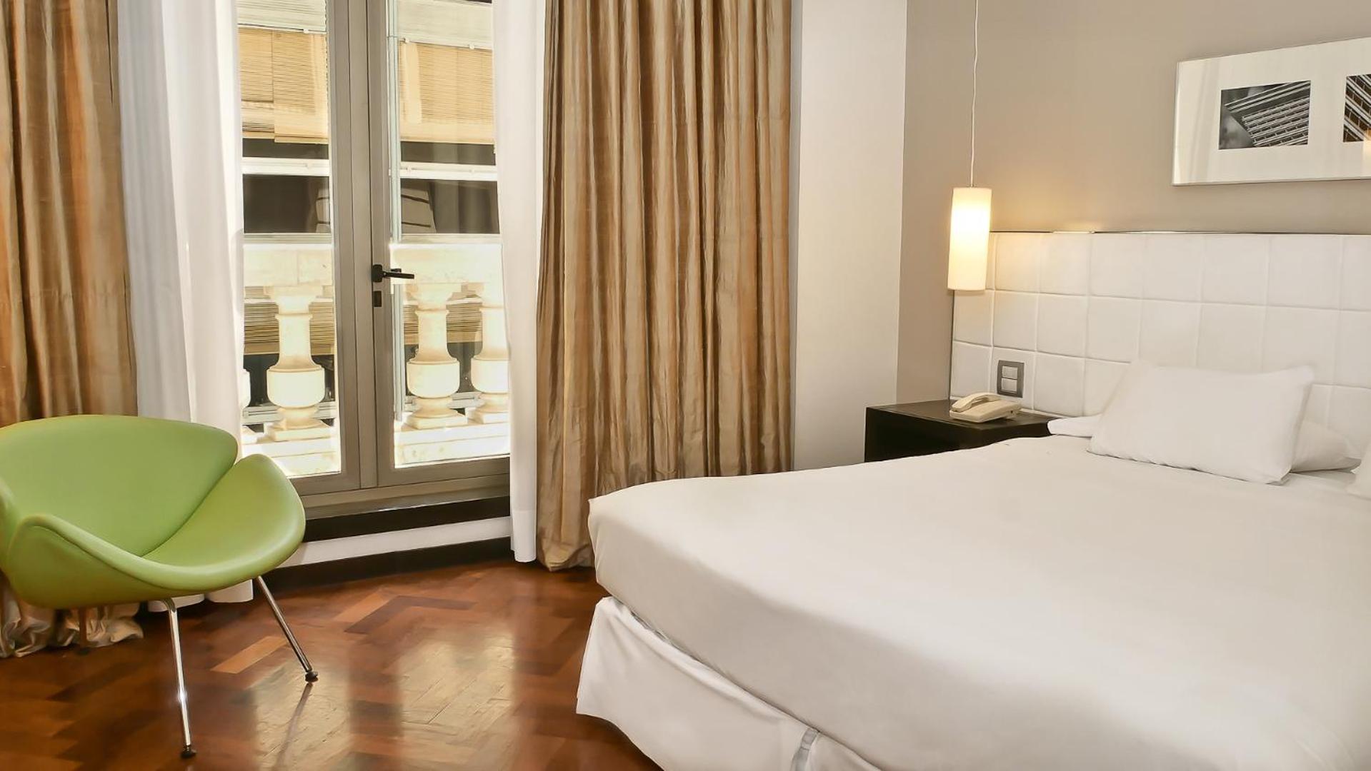 725 Continental Hotel Buenos Aires Eksteriør bilde A room at the hotel