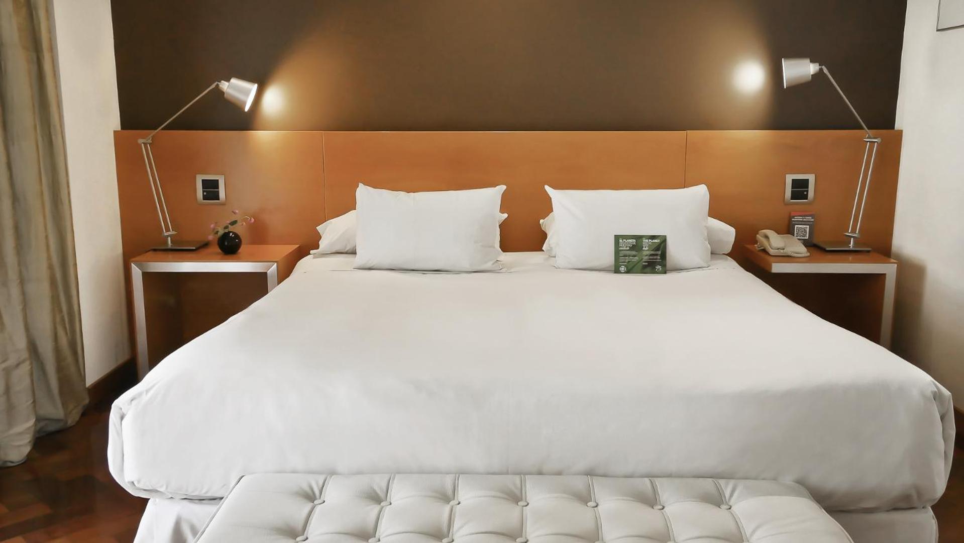725 Continental Hotel Buenos Aires Eksteriør bilde A double bed